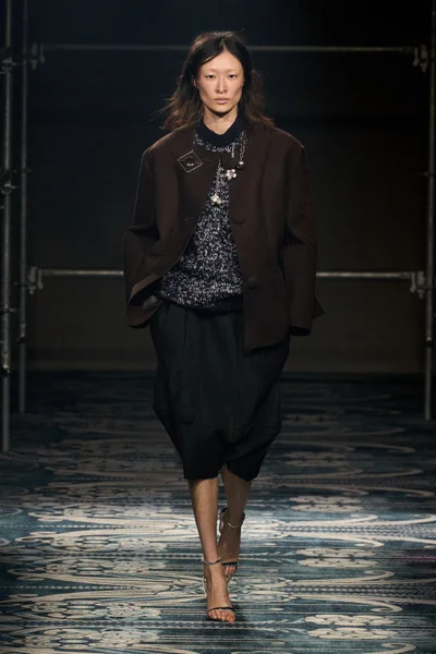 Look 50